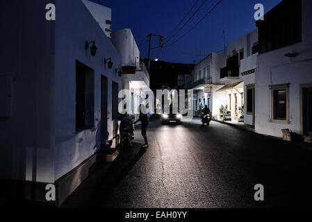 Strada notte di scena a Skala città della grecia isola di Patmos, DODECANNESO Foto Stock