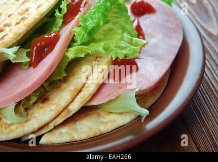 Calorie in casalingo prosciutto e uova Taco Foto Stock