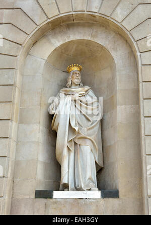 Statua in marmo di Giacomo I il Conquistatore decorare il Palau de la Generalitat edificio, assedio del governo costruito nel XV secolo. Foto Stock