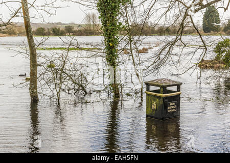 Inverno tempeste e inondazioni influiscono Arundel in West Sussex. Foto Stock