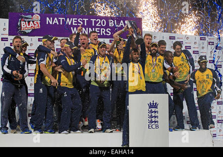 Birmingham porta festeggiare la conquista del la NatWest T20 Blast trofeo a Edgbaston nel 2014 Foto Stock