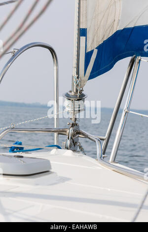 Paesaggio con frammento di yacht Foto Stock