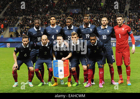 14.11.2014. Stade de la Route de Lorient, Rennes, Francia. Calcio internazionale amichevole. Francia contro l'Albania. Il team francese squadra di Mapou Yanga ha Mbiwa - Christophe Jallet - Alexandre Lacazette - Lucas Digne - Karim Benzema - Mathieu Valbuena - Raphael Varane - Hugo Lloris - Paul Pogba - Yohan Cabaye - Moussa Sissoko Foto Stock