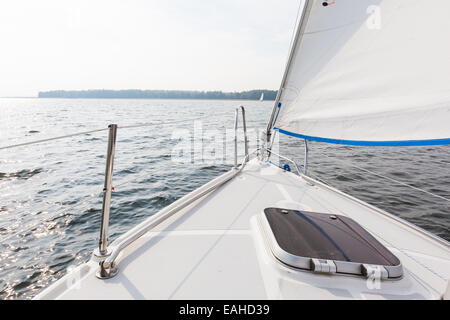 Paesaggio con frammento di yacht Foto Stock