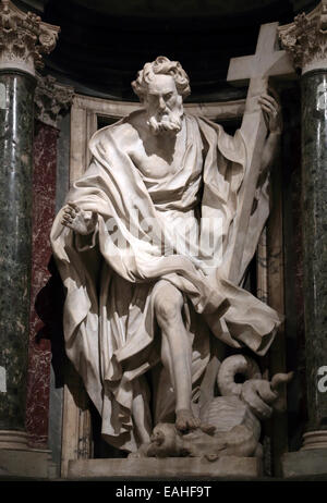 Statua di Filippo apostolo in una nicchia nella ARCIBASILICA DI SAN GIOVANNI IN LATERANO, Roma Italia Foto Stock