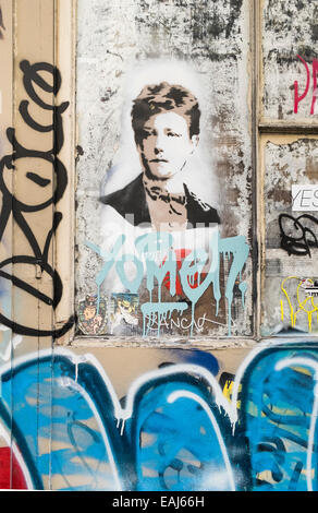 Stencil graffito che mostra un ritratto del poeta francese Arthur Rimbaud, Parigi, Ile de france, Francia Foto Stock