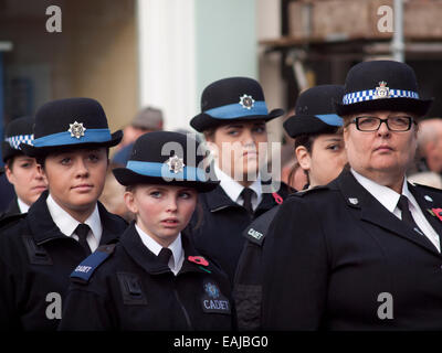 Cadetti di polizia che partecipano in un Giorno del Ricordo cerimonia in Brighton Foto Stock