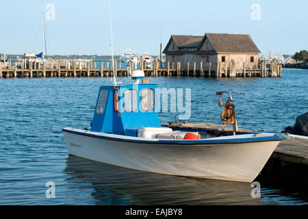 Barca da pesca in Bay Harbor marina Montauk New York STATI UNITI D'AMERICA Oceano Atlantico negli Hamptons Foto Stock