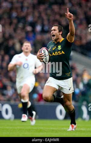 Londra, Regno Unito. Xv Nov, 2014. Sud Africa Jan Serfontein rigature al suo fianco il primo try - Autunno QBE intenzionali - Inghilterra vs Sud Africa - Twickenham Stadium - Londra - 15/11/2014 - Pic Charlie Forgham-Bailey/Sportimage. © csm/Alamy Live News Foto Stock