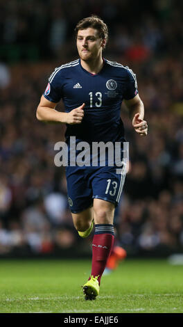 Glasgow, Regno Unito. Xiv Nov, 2014. Chris Martin della Scozia - UEFA EURO 2016 Qualifier - Scozia vs Repubblica di Irlanda - Celtic Park Stadium - Glasgow - Scozia - XIV Novembre 2014 - Picture Simon Bellis/Sportimage © csm/Alamy Live News Foto Stock