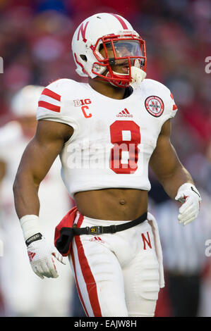 15 novembre 2014: Nebraska Cornhuskers running back Ameer Abdullah #8 durante il NCAA Football gioco tra il Nebraska Cornhuskers e Wisconsin Badgers a Camp Randall Stadium di Madison, WI. Wisconsin sconfitto Nebraska 59-24. John Fisher/CSM Foto Stock