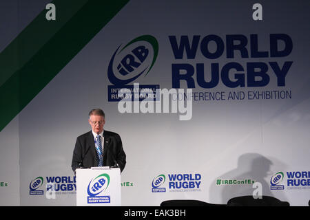 Londra, Regno Unito. 17 novembre 2014. Bernard Lapasset, IRB Presidente discorso di apertura al mondo 2014 Conferenza di Rugby e di esposizione (ConfEx). Credito: Elsie Kibue / Alamy Live News Foto Stock