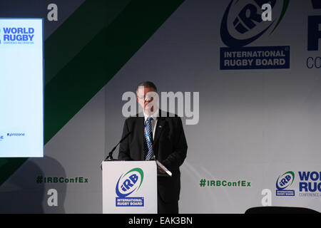 Londra, Regno Unito. 17 novembre 2014. Bernard Lapasset, IRB Presidente discorso di apertura al mondo 2014 Conferenza di Rugby e di esposizione (ConfEx). Credito: Elsie Kibue / Alamy Live News Foto Stock