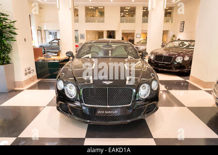 Jack Barclay Bentley auto showroom in Berkeley Square, Mayfair, London, England, Regno Unito Foto Stock