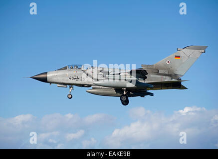 Tedesco Luftwaffe 200 Panavia Tornado ECR Racc 9156 SCO Foto Stock