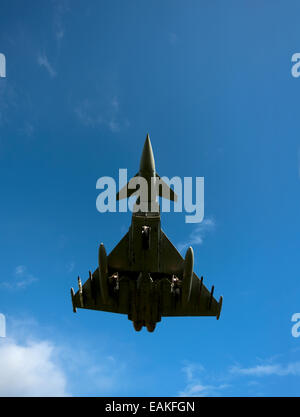 Eurofighter Typhoon FRG4 sull approccio per RAF Lossiemouth, Morayshire. SCO 9163 Foto Stock