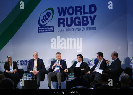 Londra, Regno Unito. 17 novembre 2014. Olympic Rugby Sevens pannello di discussione (l-r) Rachael Burford, Mark Egan, Ottaviano Morariu, Agustin Pichot, Andrew Ryan e moderatore David Eades al mondo 2014 Conferenza di Rugby e di esposizione (ConfEx). Credito: Elsie Kibue/Alamy Live News Foto Stock