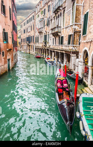 Una bellissima Gondola sul Canal veince in Italia. Foto Stock
