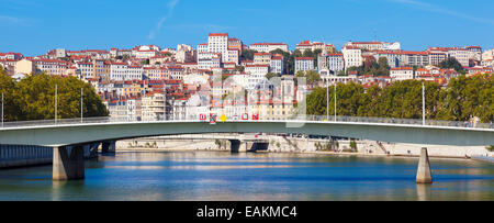 Vista panoramica su Lione e sul fiume Saone in una soleggiata giornata estiva Foto Stock