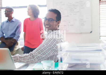 La gente di affari lavoro in ufficio Foto Stock