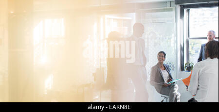 La gente di affari lavoro in ufficio Foto Stock