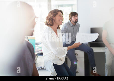 Il team di riunione in ufficio Foto Stock