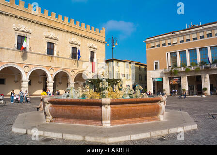 Piazza del Popolo, centro storico, Pesaro, Regione Marche, Italia Foto Stock