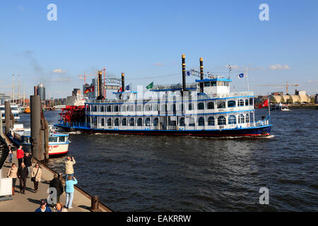 Il vapore paddler Louisiana Star al porto di Amburgo, Germania, Europa Foto Stock