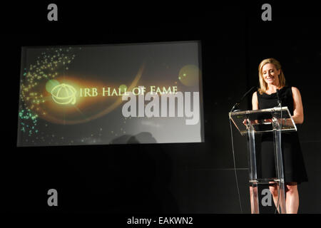 Londra, Regno Unito. 17 novembre 2014. Emittente sportiva Gabby Logan presentando il IRB Hall of Fame cerimonia di premiazione che si terrà a Londra. Credito: Elsie Kibue/Alamy Live News Foto Stock