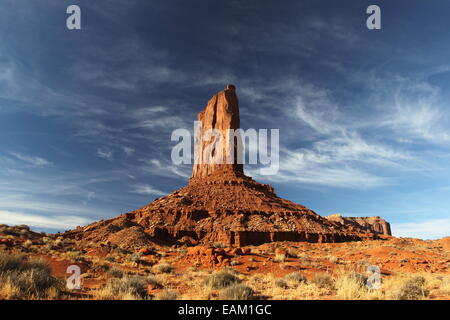 Monument Valley sulla riserva nazionale Navajo al confine tra Arizona e Utah. Foto Stock