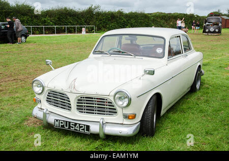 Una Volvo 123 in corrispondenza di un'auto d'epoca rally in Cornwall, Regno Unito Foto Stock