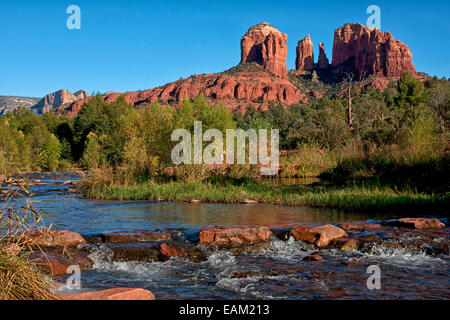 Cattedrale rock come si vede da Oak Creek Crossing in Sedona. Foto Stock