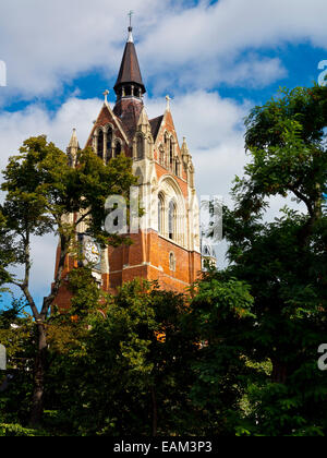 Revival gotico torre di unione Cappella in Upper St Islington North London Inghilterra 1874-90 costruita e progettata da James Cubitt Foto Stock