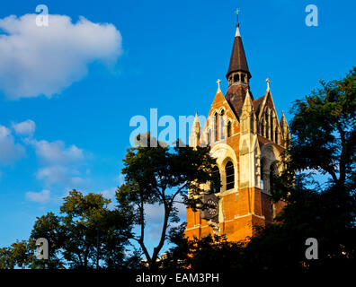 Revival gotico torre di unione Cappella in Upper St Islington North London Inghilterra 1874-90 costruita e progettata da James Cubitt Foto Stock