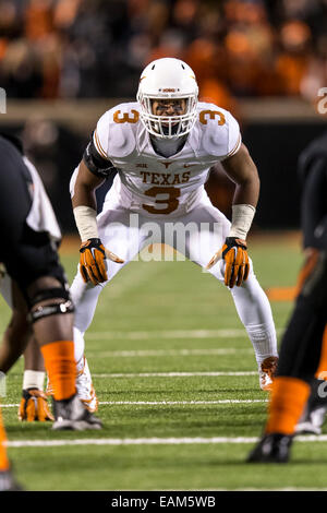 15 novembre 2104: Texas Longhorns linebacker Giordania Hicks (3) durante il NCAA Football il gioco tra la Oklahoma State Cowboys e la Texas Longhorns a Boone Pickens Stadium di Stillwater, OK. I giocatori del Longhorn sconfitto il cowboy 28-7. Foto Stock