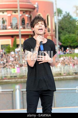 Orlando, FL, Stati Uniti d'America. 17 Nov, 2014. Louis Tomlinson sul palco per la NBC TODAY SHOW Concerto con una direzione - Parte 2, Universal Orlando Resort Orlando, FL 17 novembre 2014. Credito: Derek Storm/Everett raccolta/Alamy Live News Foto Stock