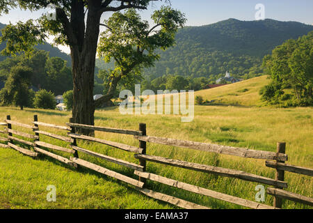 Terreni agricoli in prossimità delle sorgenti calde, bagno paese, Virginia, Stati Uniti d'America Foto Stock