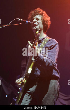 Manchester, Regno Unito. 17 Novembre, 2014. American band alternative rock Deer Tick eseguire live a Manchester O2 Apollo di supporto del Gaslight Anthem Credito: Simon Newbury/Alamy Live News Foto Stock