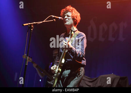 Manchester, Regno Unito. 17 Novembre, 2014. American band alternative rock Deer Tick eseguire live a Manchester O2 Apollo di supporto del Gaslight Anthem Credito: Simon Newbury/Alamy Live News Foto Stock