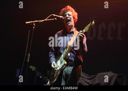 Manchester, Regno Unito. 17 Novembre, 2014. American band alternative rock Deer Tick eseguire live a Manchester O2 Apollo di supporto del Gaslight Anthem Credito: Simon Newbury/Alamy Live News Foto Stock