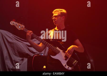 Manchester, Regno Unito. 17 Novembre, 2014. American band alternative rock Deer Tick eseguire live a Manchester O2 Apollo di supporto del Gaslight Anthem Credito: Simon Newbury/Alamy Live News Foto Stock