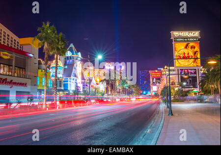 Vista la striscia su 22 Ottobre 2014 a Las Vegas. Il Las Vegas Strip è approssimativamente un 4.2-miglio (6,8 km) tratto di Las Vega Foto Stock