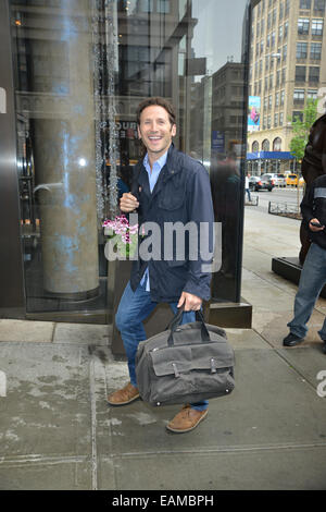 New York Candids dotate: Mark Feuerstein dove: Manhattan, New York, Stati Uniti quando: 15 Maggio 2014 Foto Stock