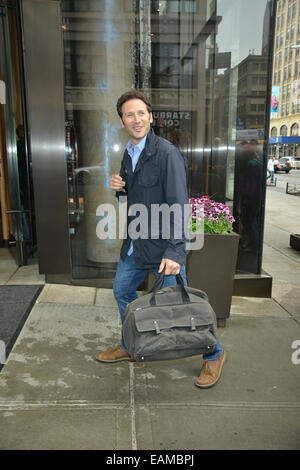 New York Candids dotate: Mark Feuerstein dove: Manhattan, New York, Stati Uniti quando: 15 Maggio 2014 Foto Stock