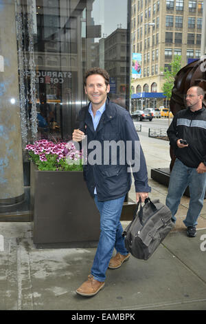 New York Candids dotate: Mark Feuerstein dove: Manhattan, New York, Stati Uniti quando: 15 Maggio 2014 Foto Stock