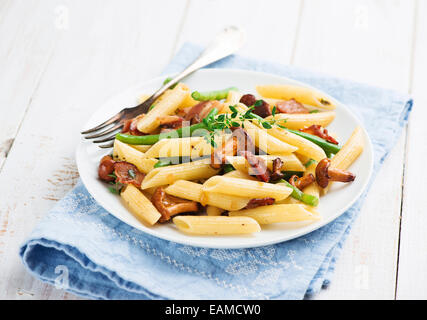 Pasta con funghi finferli Foto Stock