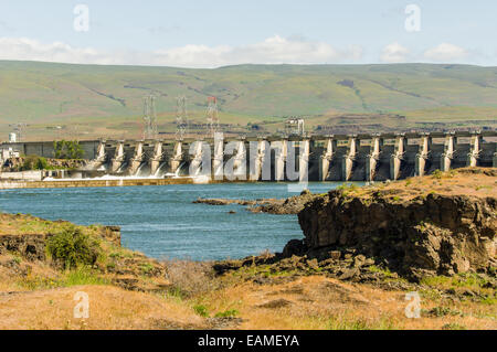 La diga di Dalles genera energia idroelettrica sul fiume Columbia. Il Dalles, Oregon Foto Stock