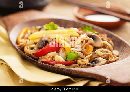 Asian yakisoba noodle con verdure fritte Foto Stock