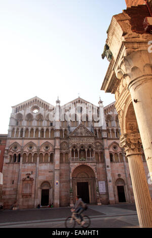 Facciata della chiesa di San Giorgio la cattedrale di Ferrara, Emilia Romagna, Italia Foto Stock