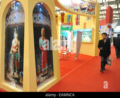 Nov. 14, 2014 - CINA SHANGHAI NOV 14: 2014 China International Travel Mart a Shanghai. China International Travel Mart (CITM) è il più grande professional travel mart in Asia. Essa ha richiamato l attenzione delle persone nel settore del turismo in tutto il mondo. Come un evento annuale che si terrà a Shanghai e Kunming alternativamente. CITM 2014, organizzato congiuntamente dalla China National Tourism Administration, Amministrazione dell'aviazione civile della Cina e Shanghai Municipal governo del popolo, si terrà a Shanghai New International Expo Center dal 14 novembre al 16 novembre. © SIPA Asia/ZUMA filo/Alamy Live News Foto Stock